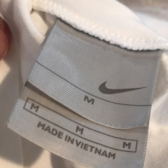 👟NIKE Athletic Tee - Picture 4 of 4